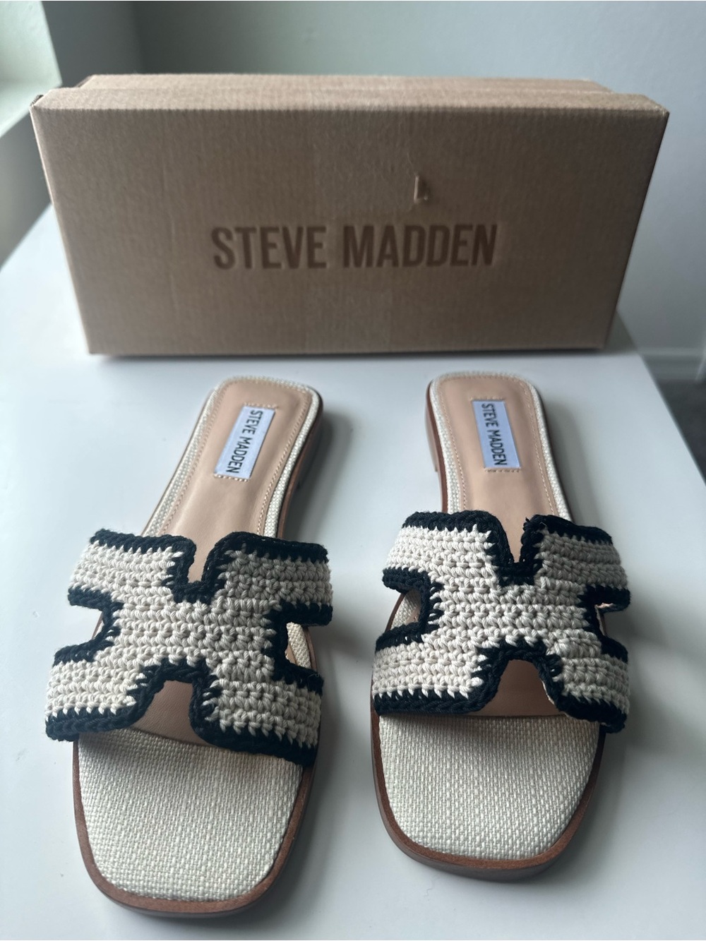 Steve Madden Cream Hayden Crochet Slide Sandals with Black Trim 7.5 - Picture 2 of 6